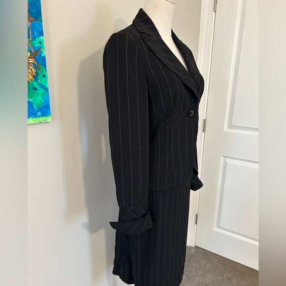 Bergamo Studio Suit - Picture 4 of 12